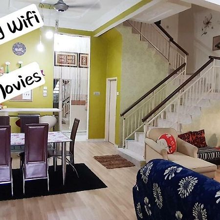 E&A Homestay Klia/ Sepang/ Nilai Eksteriør billede