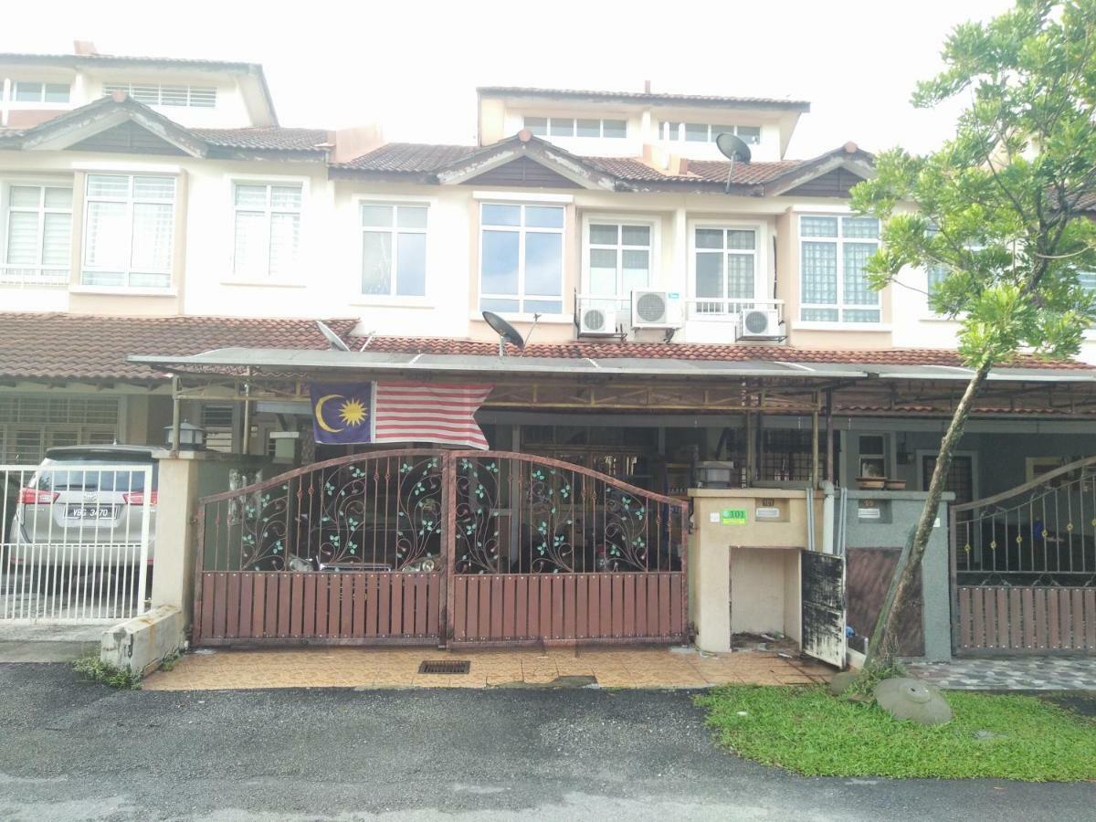 E&A Homestay Klia/ Sepang/ Nilai Eksteriør billede