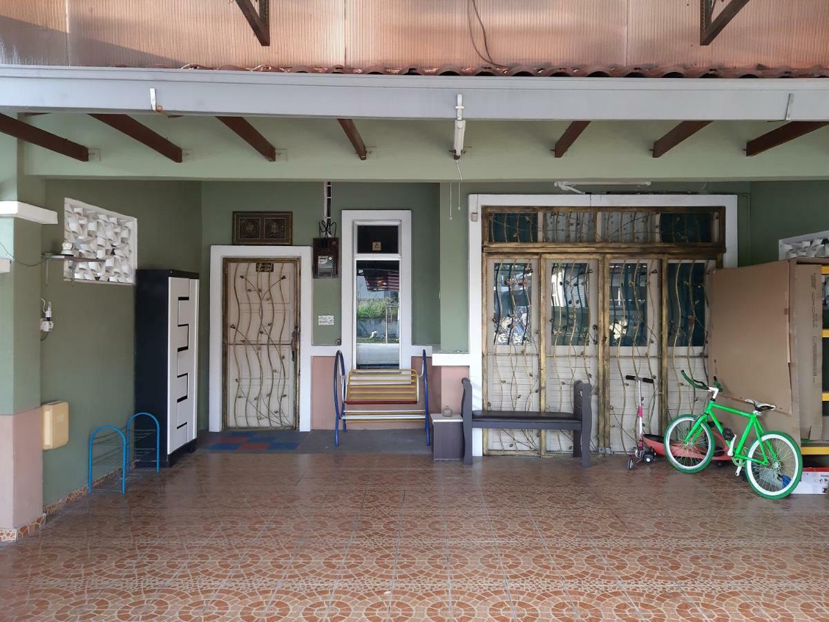 E&A Homestay Klia/ Sepang/ Nilai Eksteriør billede